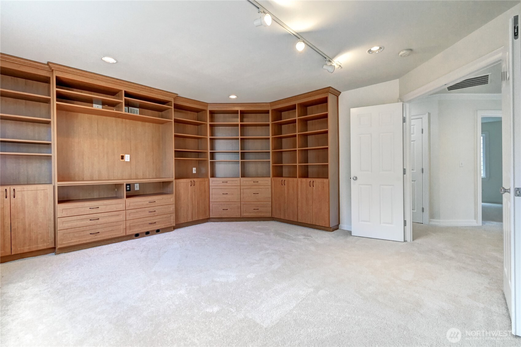 8032 124th Court NE, Kirkland, WA 98033-8043