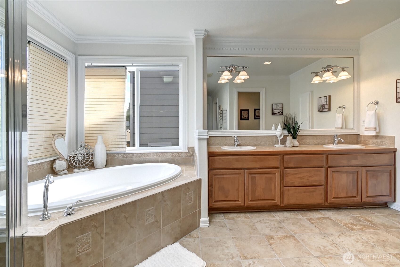 8032 124th Court NE, Kirkland, WA 98033-8043