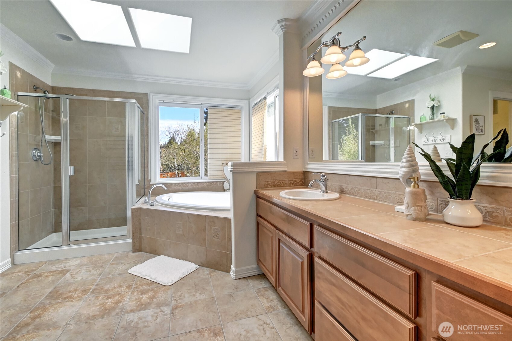 8032 124th Court NE, Kirkland, WA 98033-8043