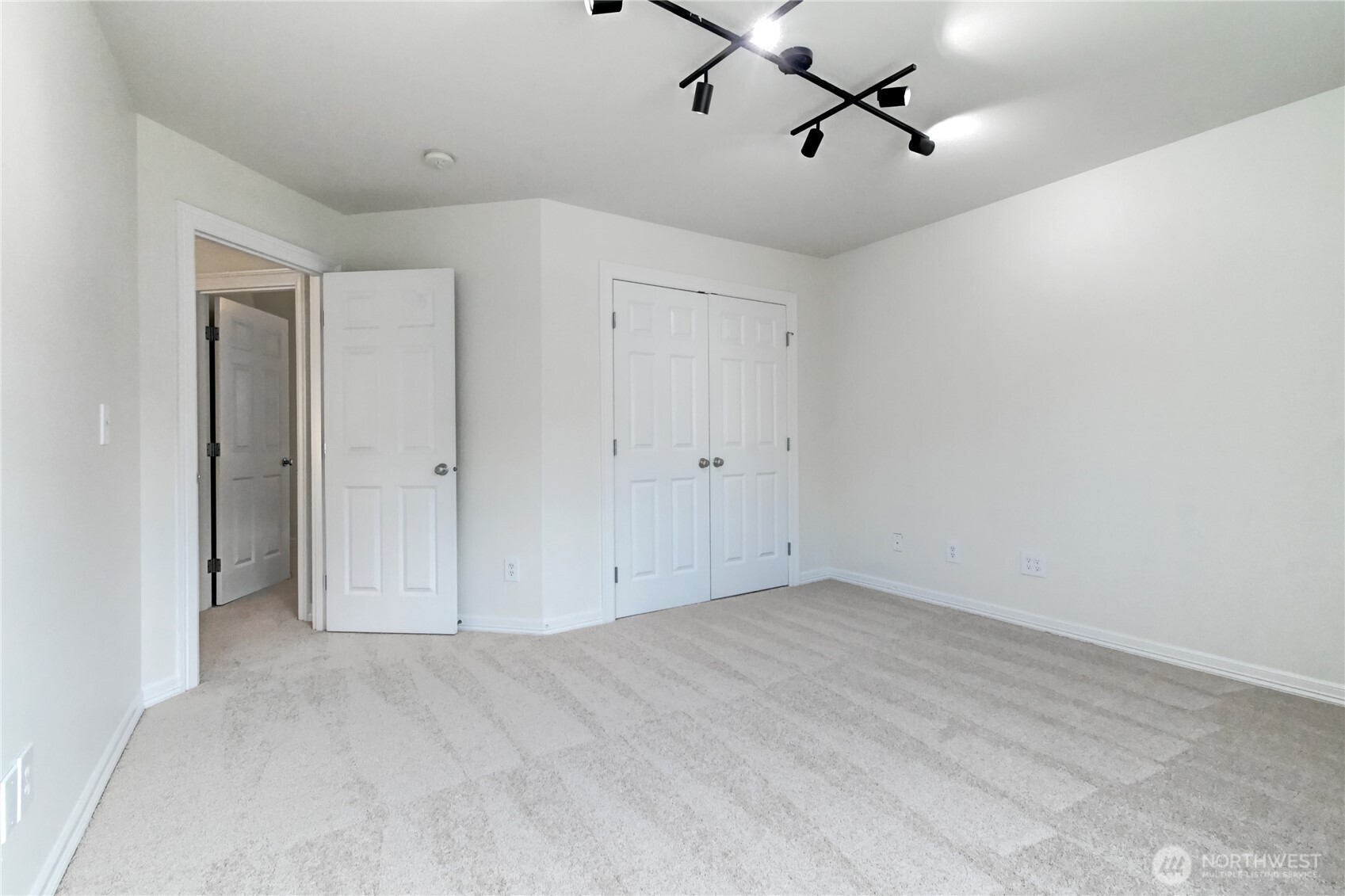 8032 124th Court NE, Kirkland, WA 98033-8043