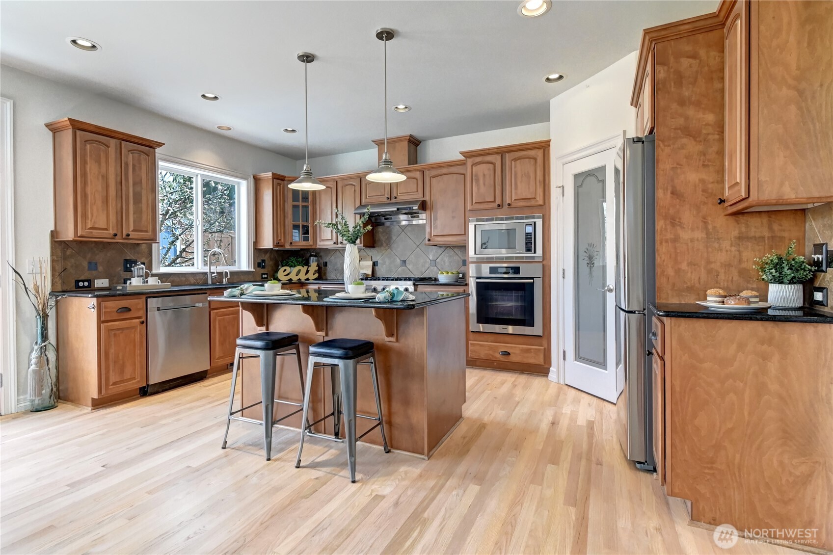 8032 124th Court NE, Kirkland, WA 98033-8043