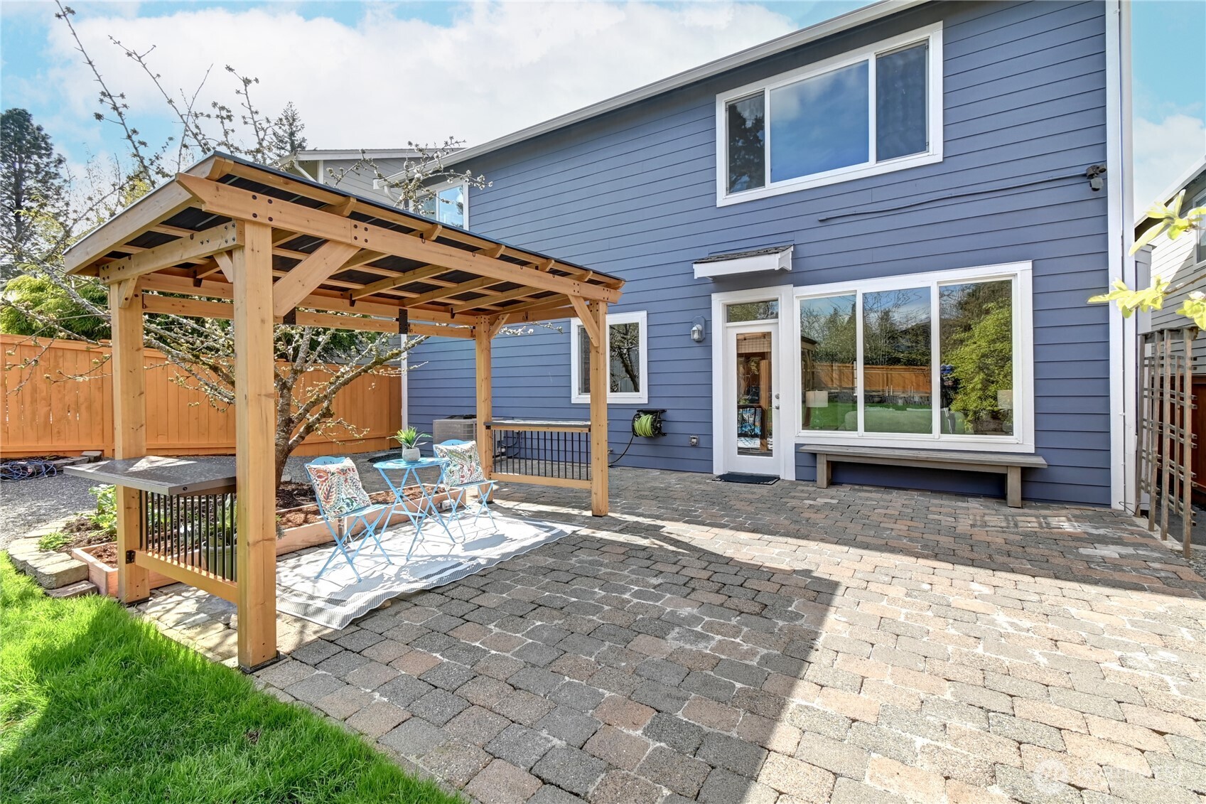 8032 124th Court NE, Kirkland, WA 98033-8043