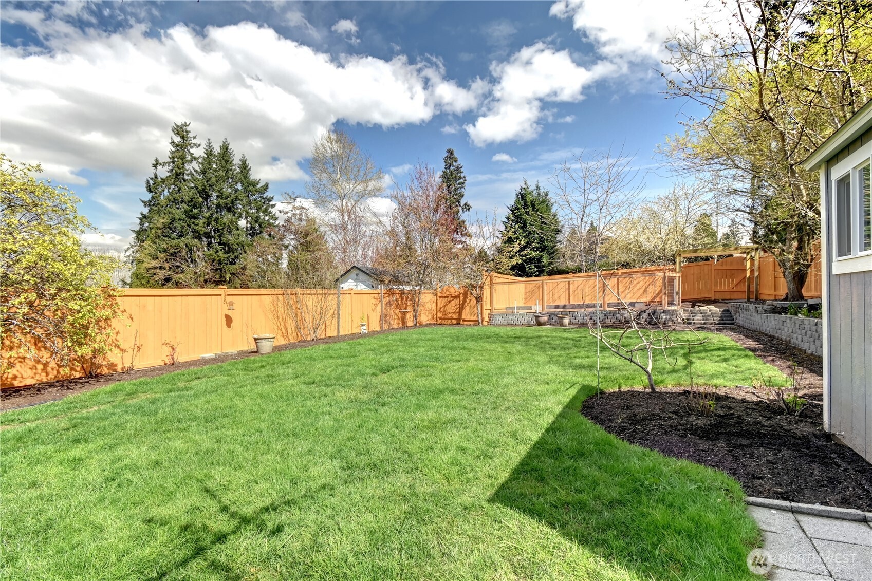 8032 124th Court NE, Kirkland, WA 98033-8043