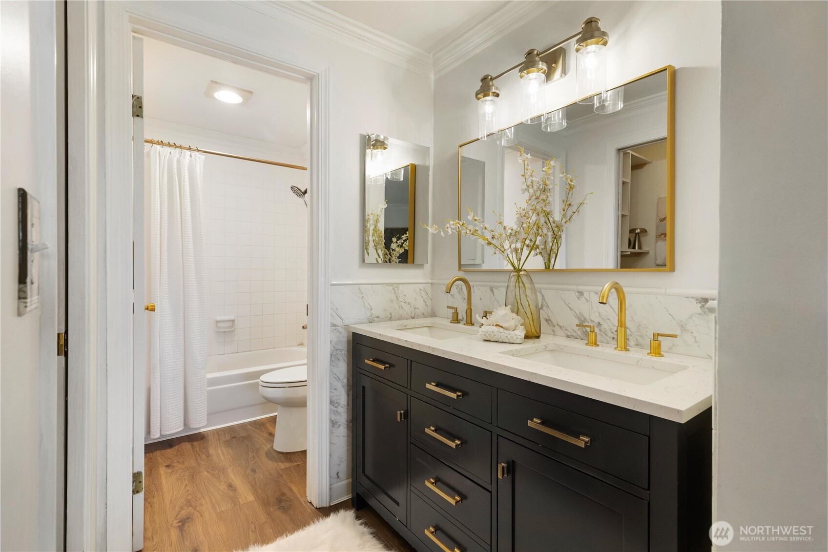 2244 13th Ave W #206, Seattle, WA 98119