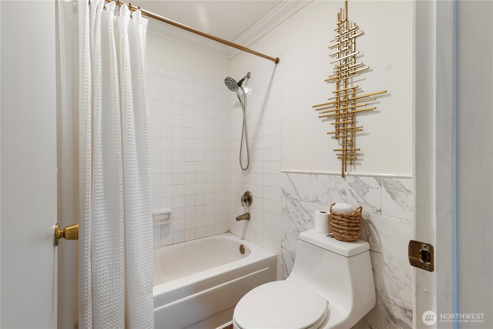 2244 13th Ave W #206, Seattle, WA 98119