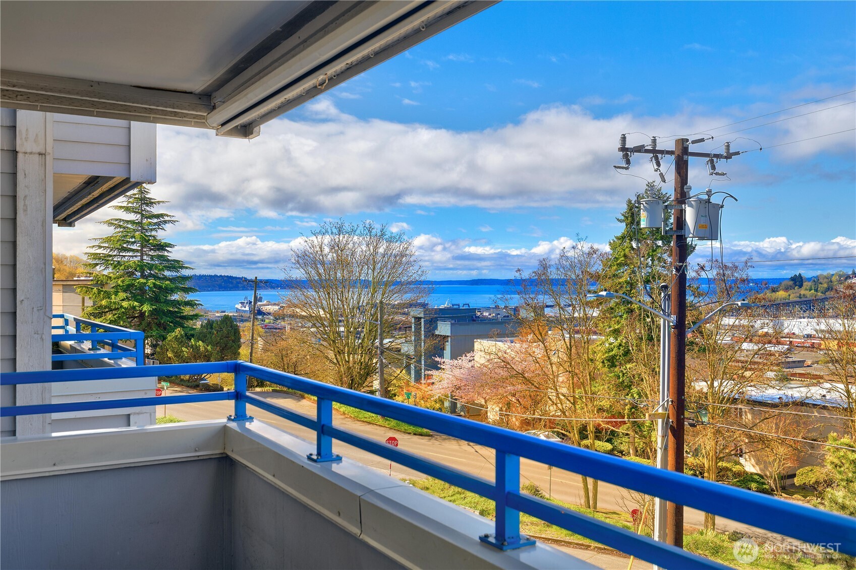 2244 13th Ave W #206, Seattle, WA 98119