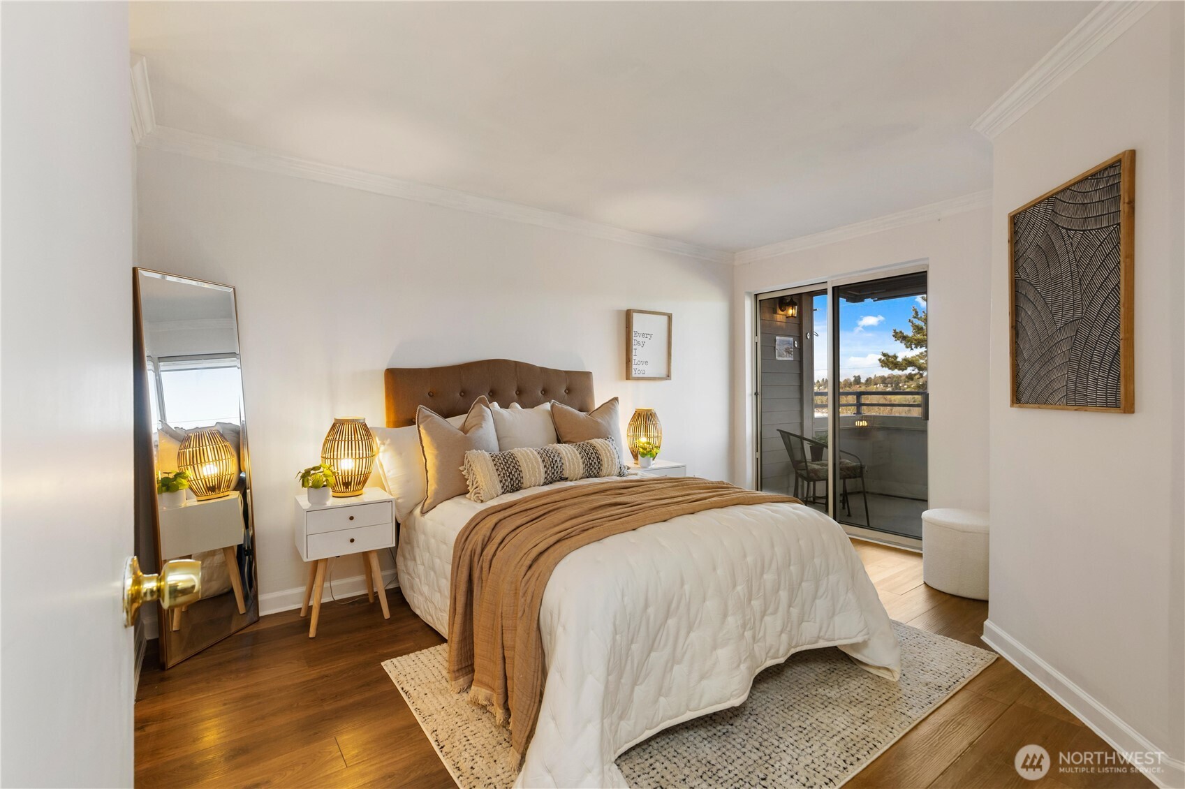 2244 13th Ave W #206, Seattle, WA 98119