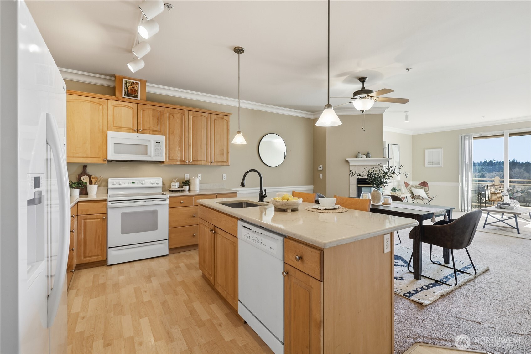 23007 Lakeview Drive #A303, Mountlake Terrace, WA 98043