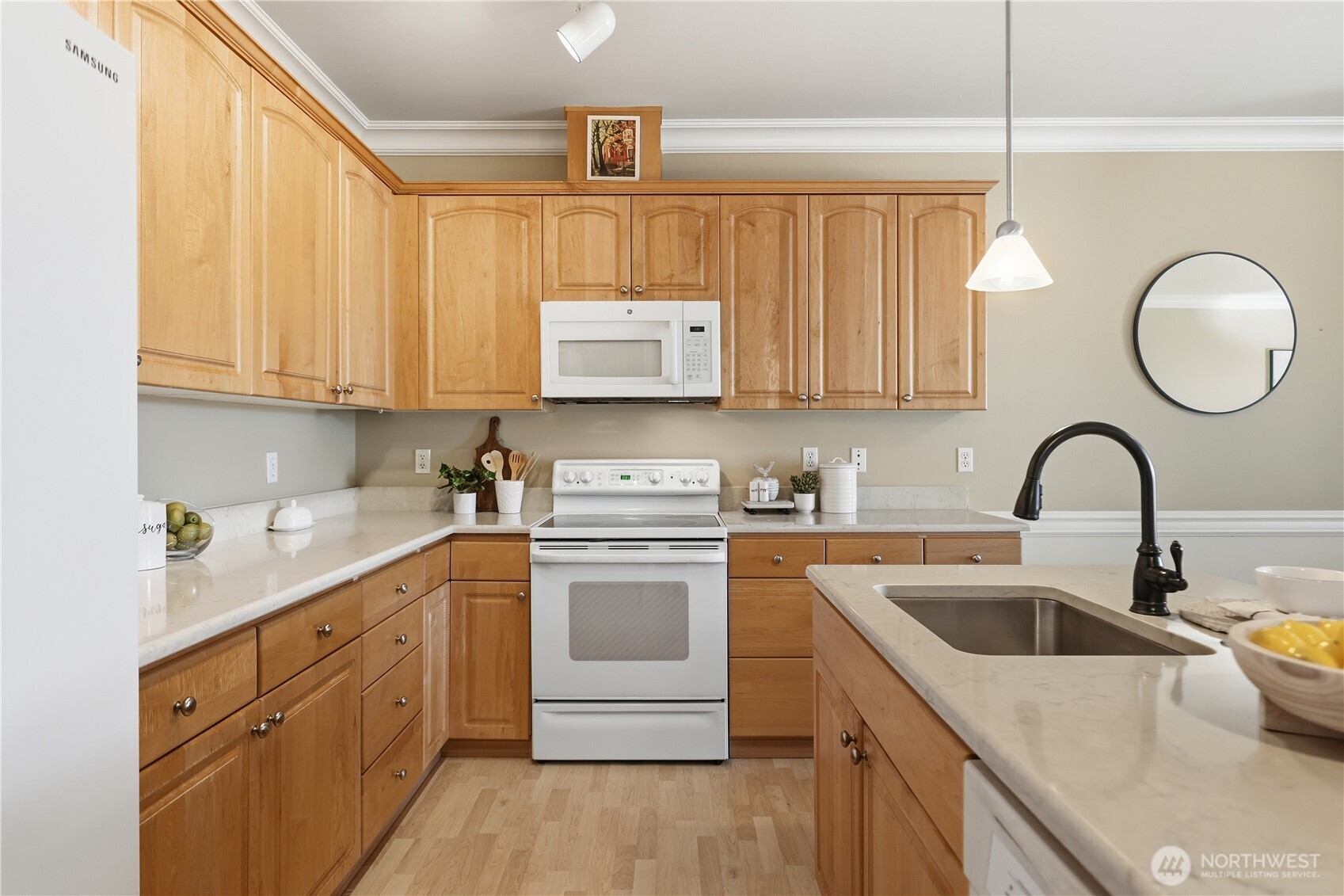 23007 Lakeview Drive #A303, Mountlake Terrace, WA 98043