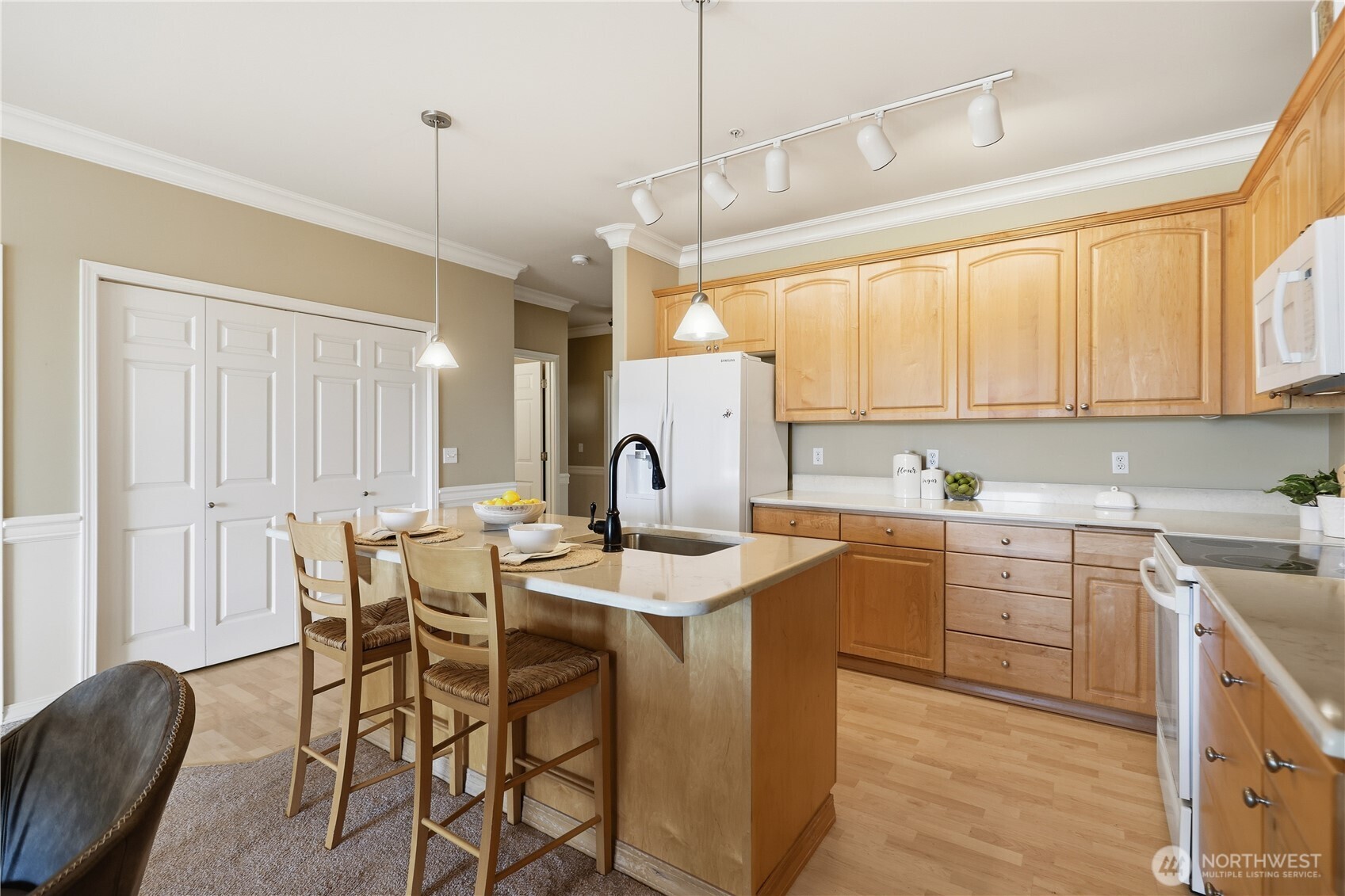 23007 Lakeview Drive #A303, Mountlake Terrace, WA 98043