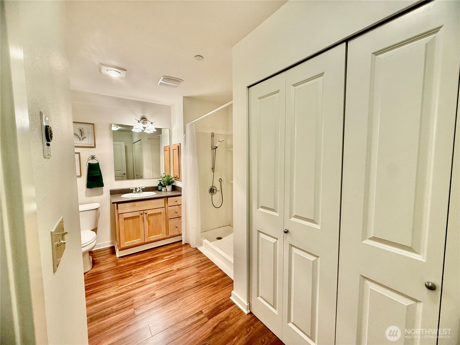 300 High School Road NE #203, Bainbridge Island, WA 98110