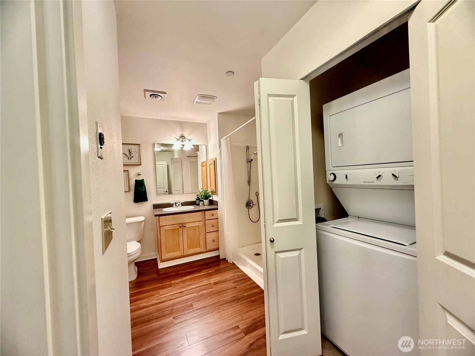 300 High School Road NE #203, Bainbridge Island, WA 98110