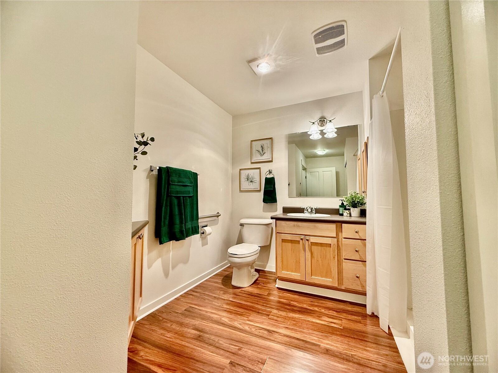 300 High School Road NE #203, Bainbridge Island, WA 98110