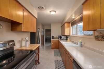 1609 W Lakeside Drive , Moses Lake, WA 98837 - Photo 12