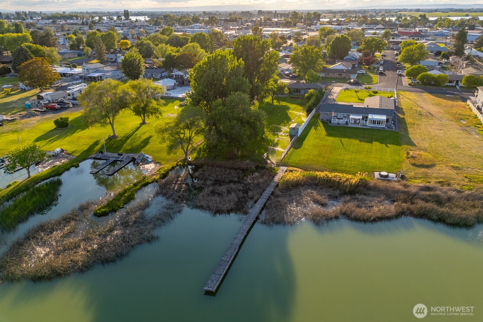 1609 W Lakeside Drive , Moses Lake, WA 98837