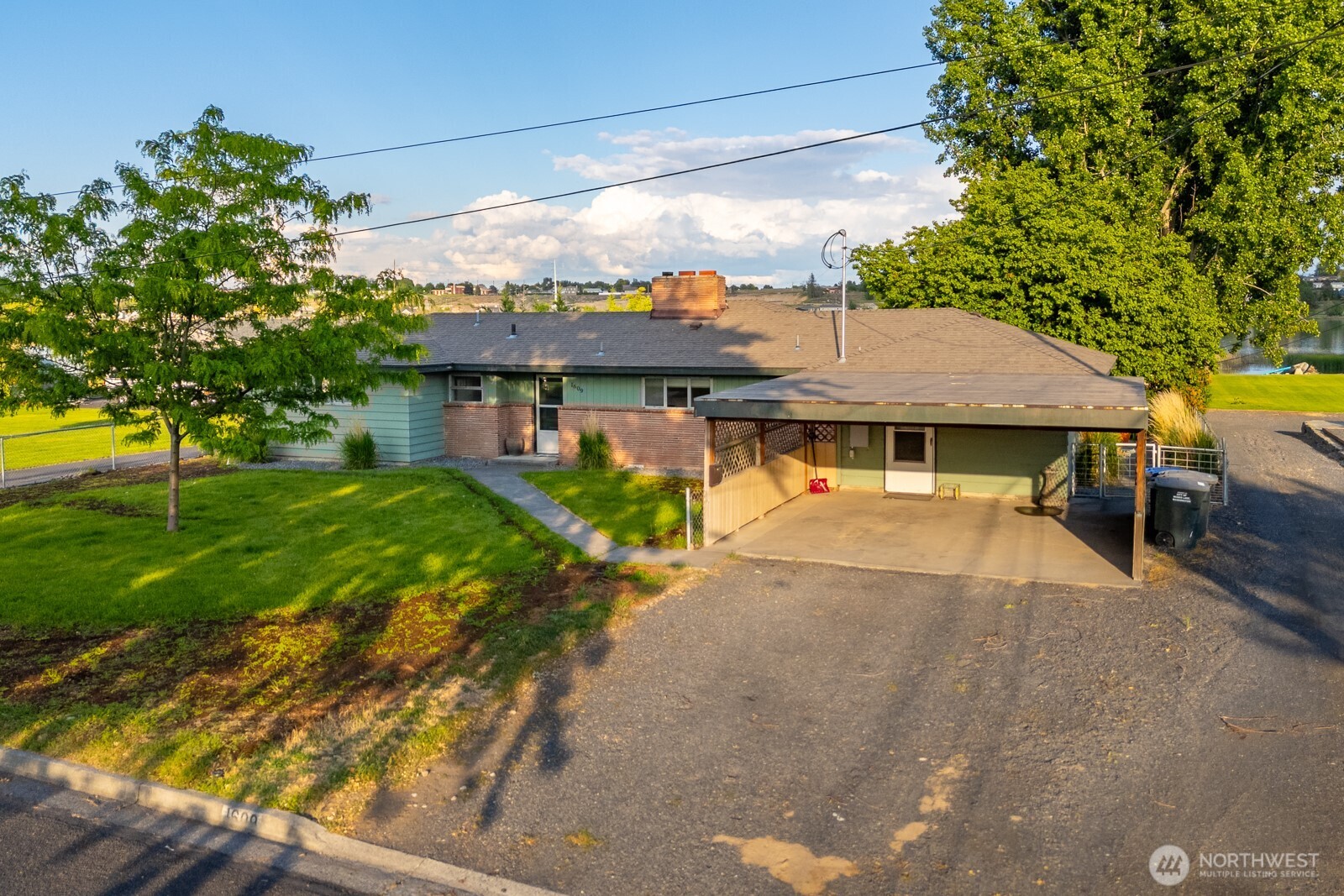 1609 W Lakeside Drive , Moses Lake, WA 98837