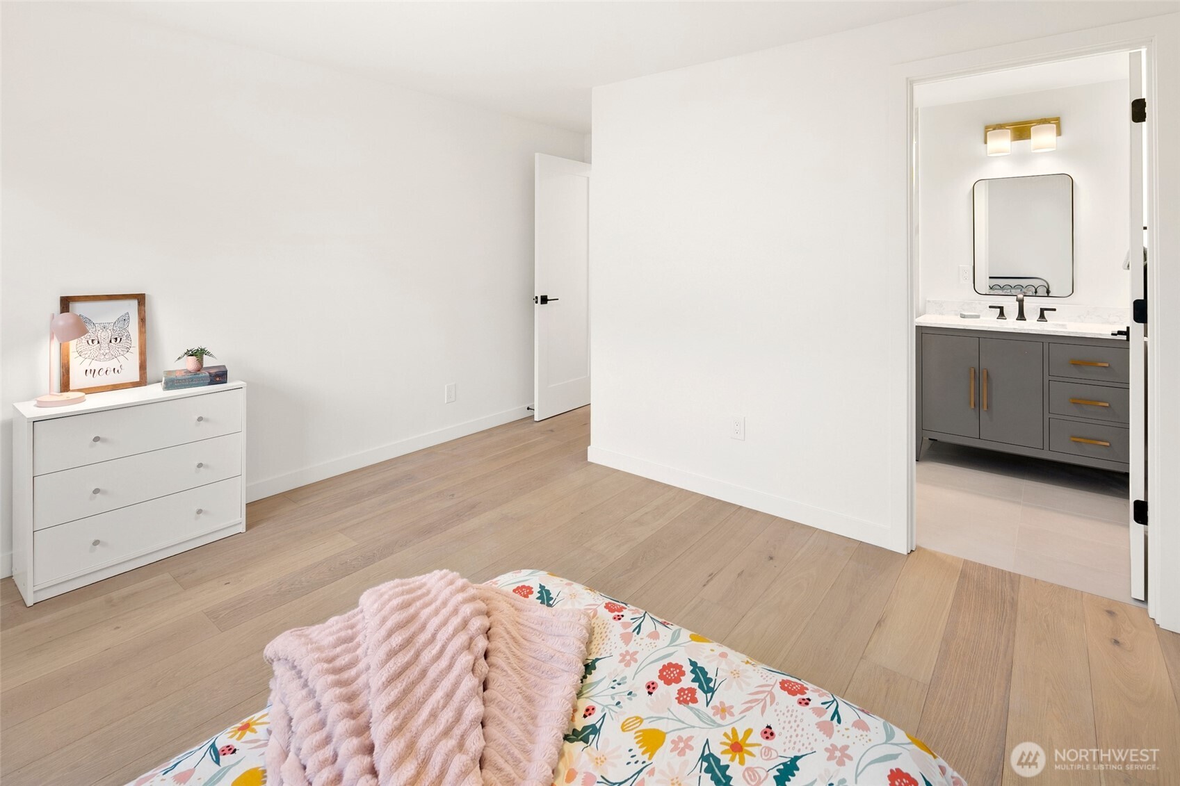 16040 36th Avenue NE, Lake Forest Park, WA 98155