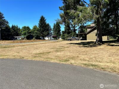 604 Sollecks Avenue SE, Ocean Shores, WA 98569 - Photo 2