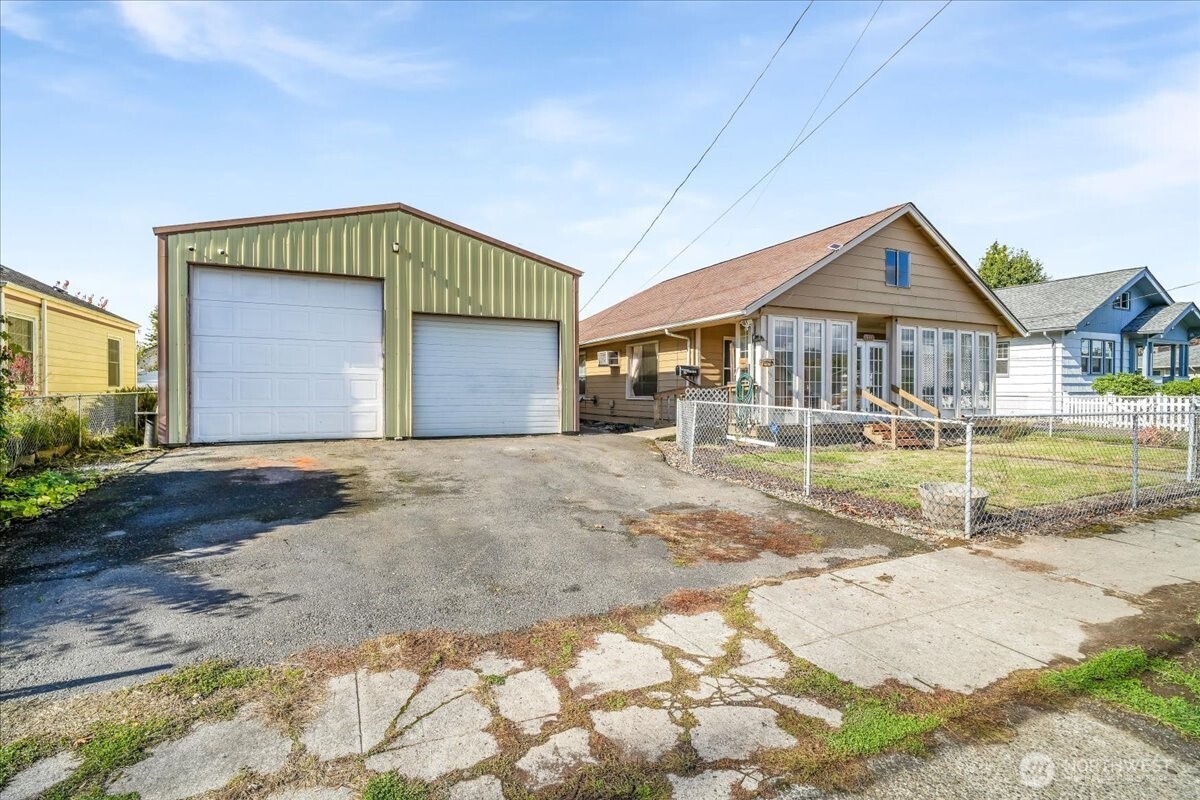 913 S 3rd Avenue , Kelso, WA 98626