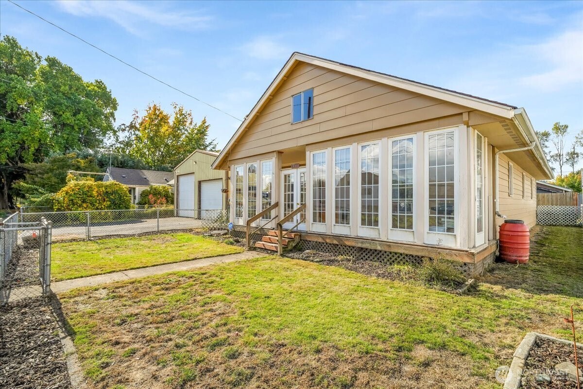 913 S 3rd Avenue , Kelso, WA 98626