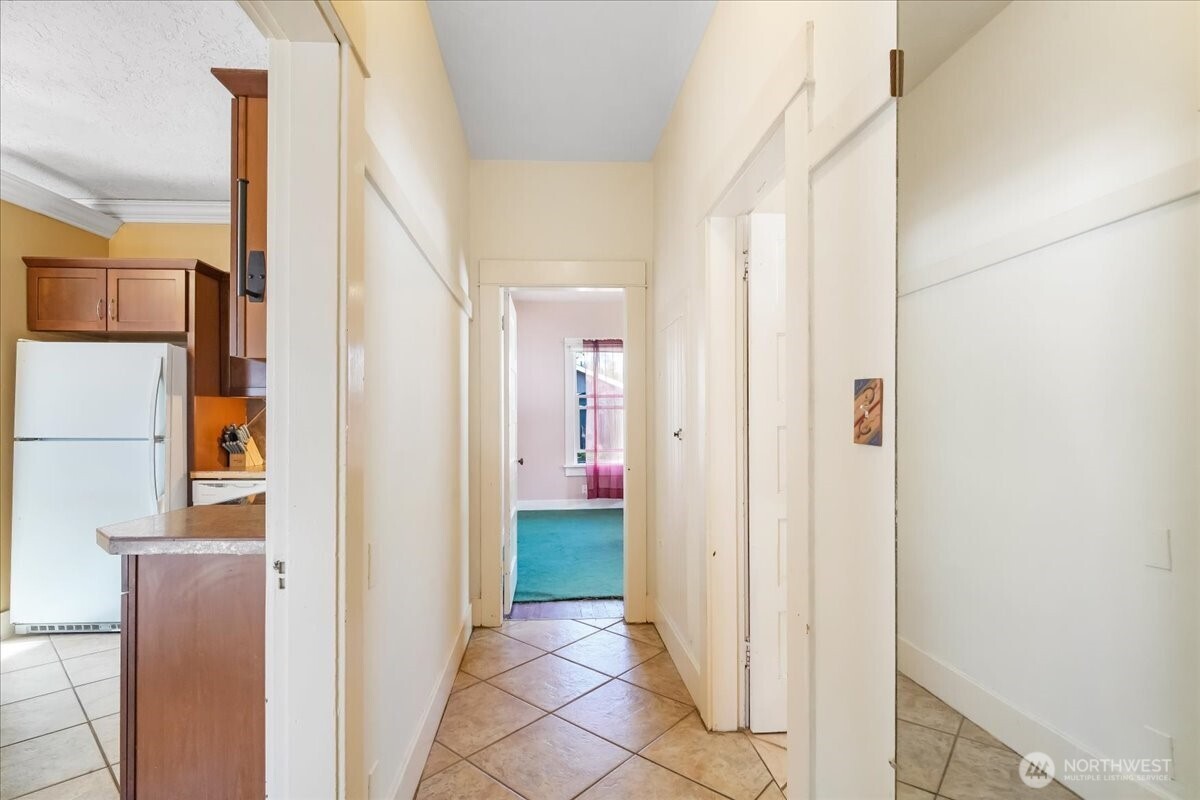 913 S 3rd Avenue , Kelso, WA 98626