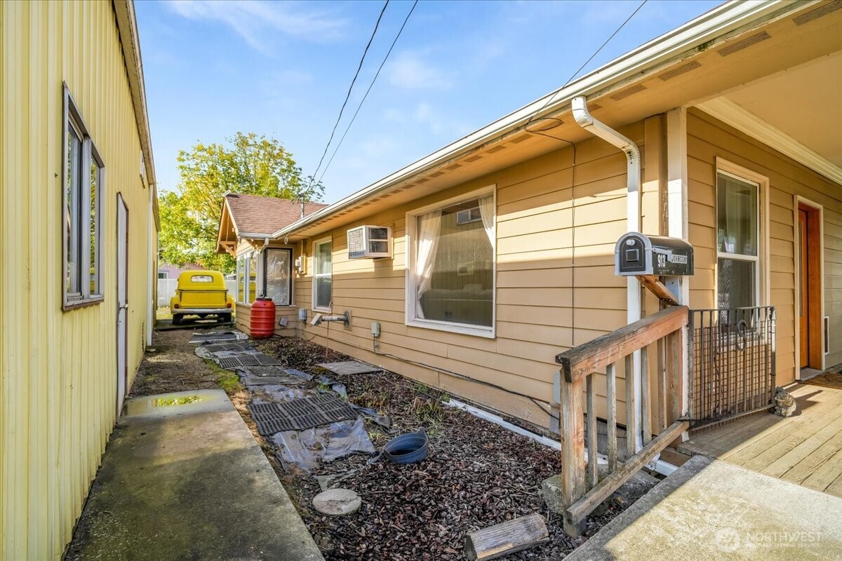 913 S 3rd Avenue , Kelso, WA 98626