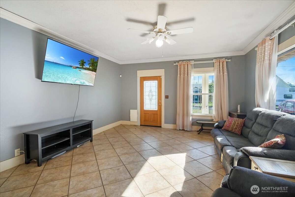 913 S 3rd Avenue , Kelso, WA 98626