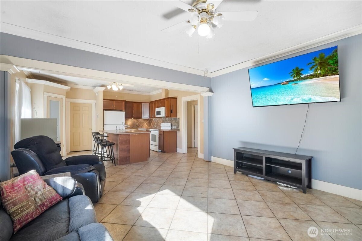 913 S 3rd Avenue , Kelso, WA 98626