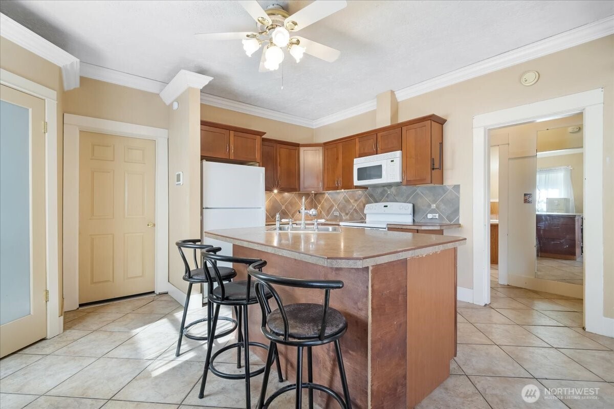 913 S 3rd Avenue , Kelso, WA 98626