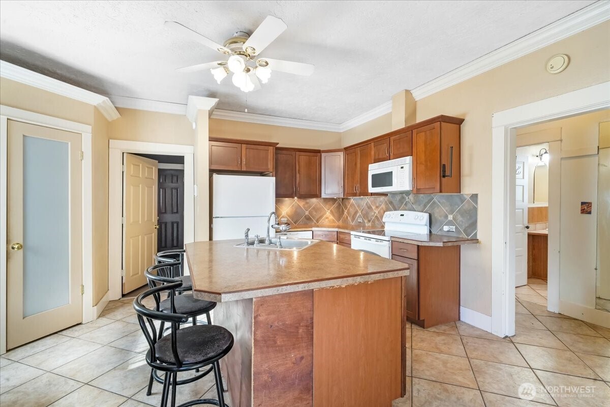 913 S 3rd Avenue , Kelso, WA 98626