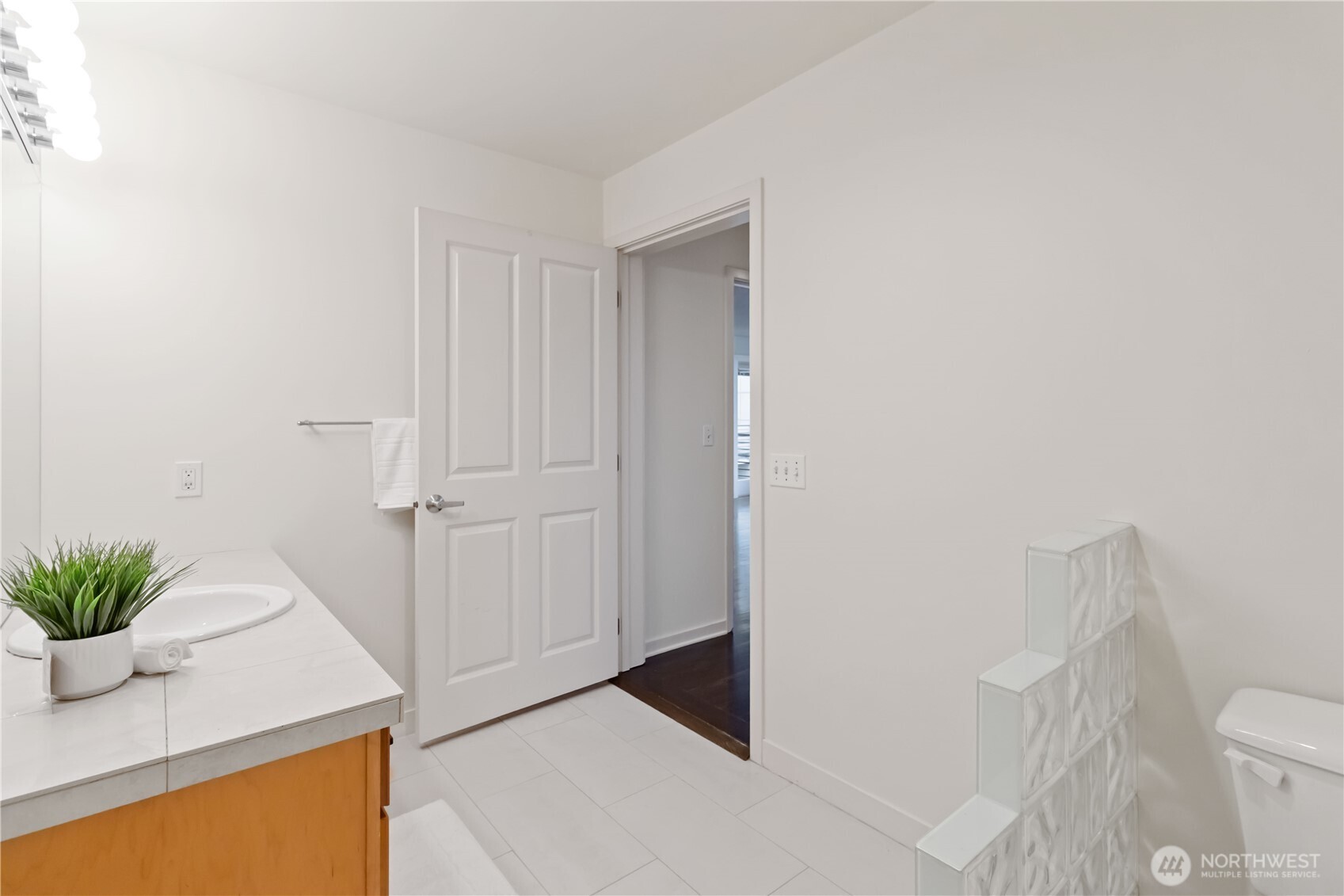 300 110th Avenue NE #610, Bellevue, WA 98004