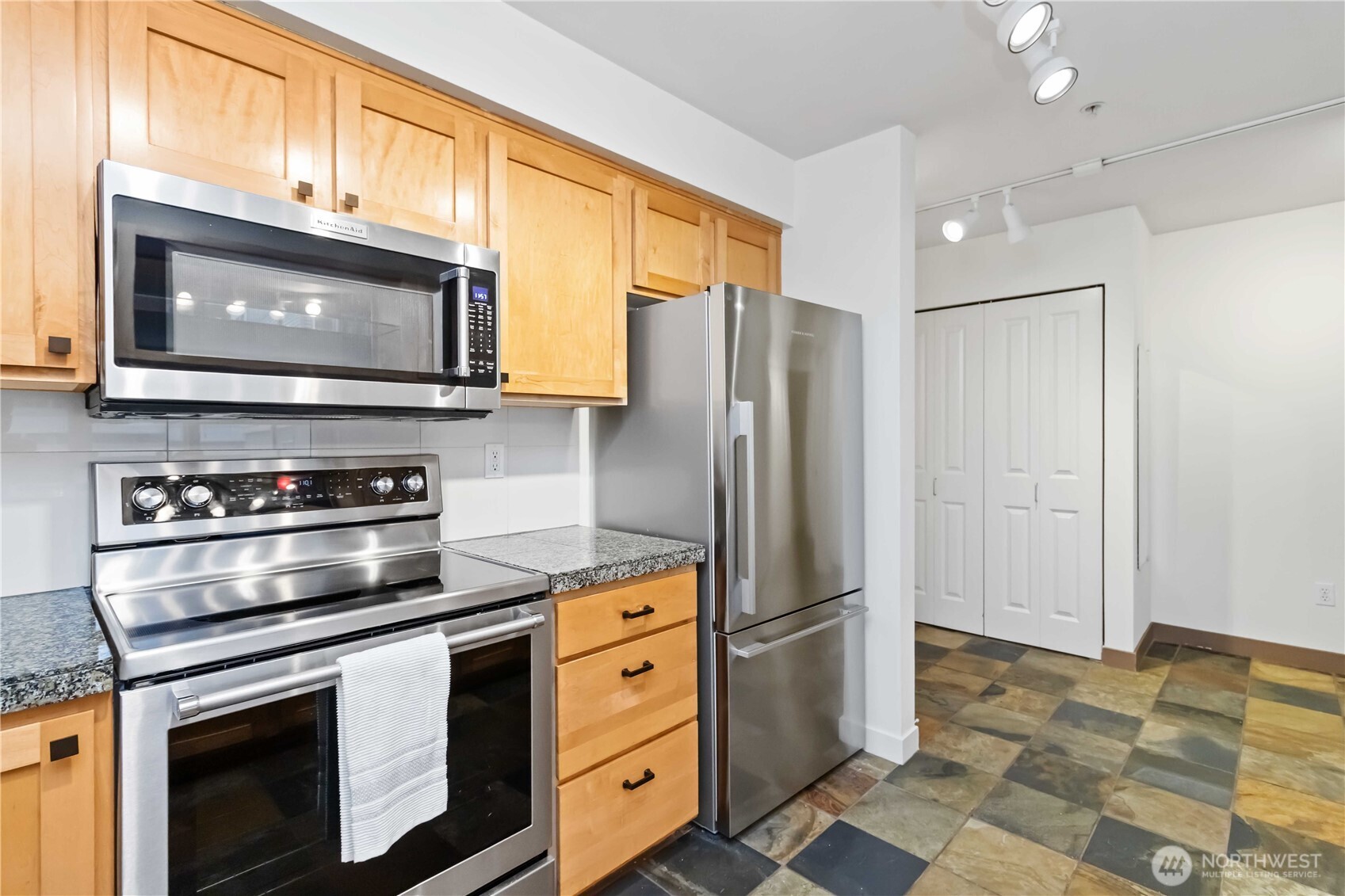 300 110th Avenue NE #610, Bellevue, WA 98004