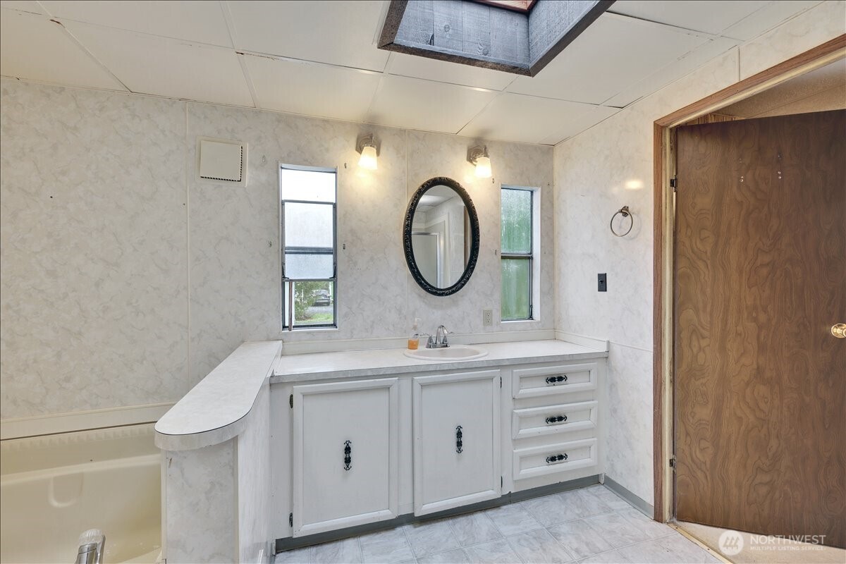 507 W Veterans Avenue , Westport, WA 98595