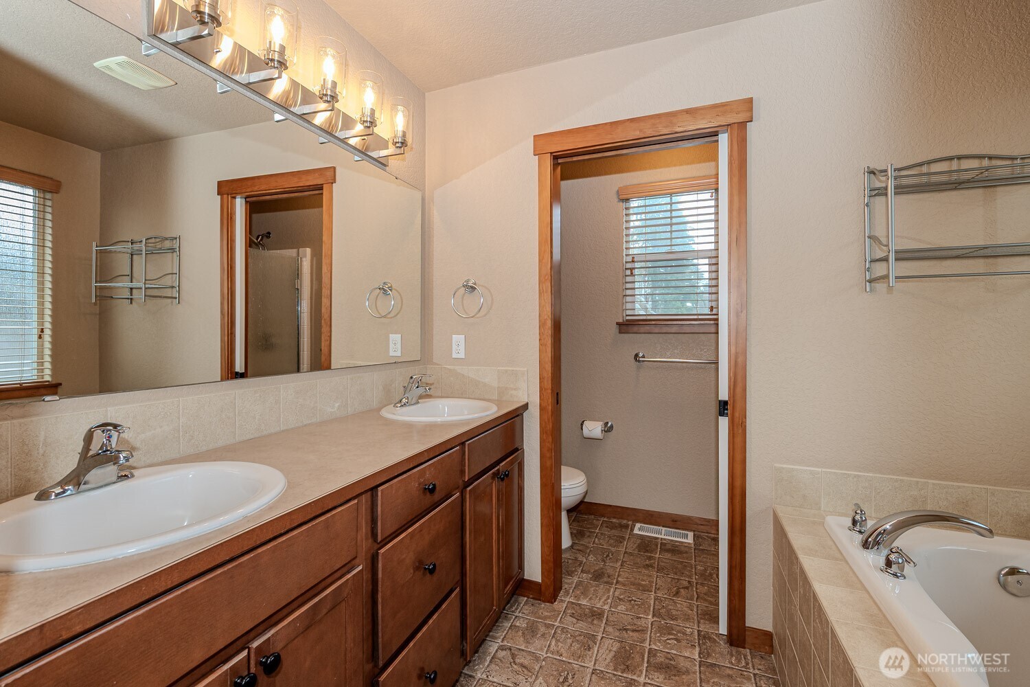 2225 Dickinson Avenue NW, Olympia, WA 98502