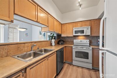 18930 Bothell-Everett Hwy #G103, Bothell, WA 98012 - Photo 9