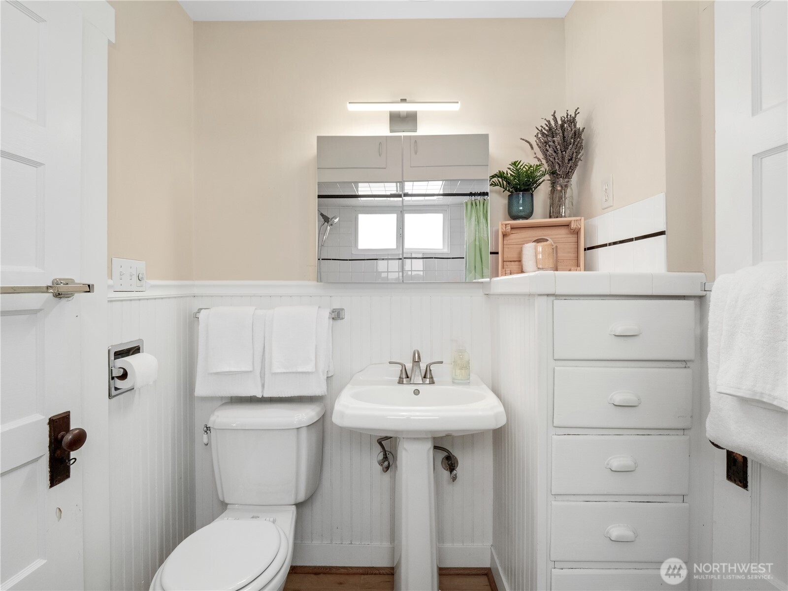 9701 Roosevelt Way NE, Seattle, WA 98115