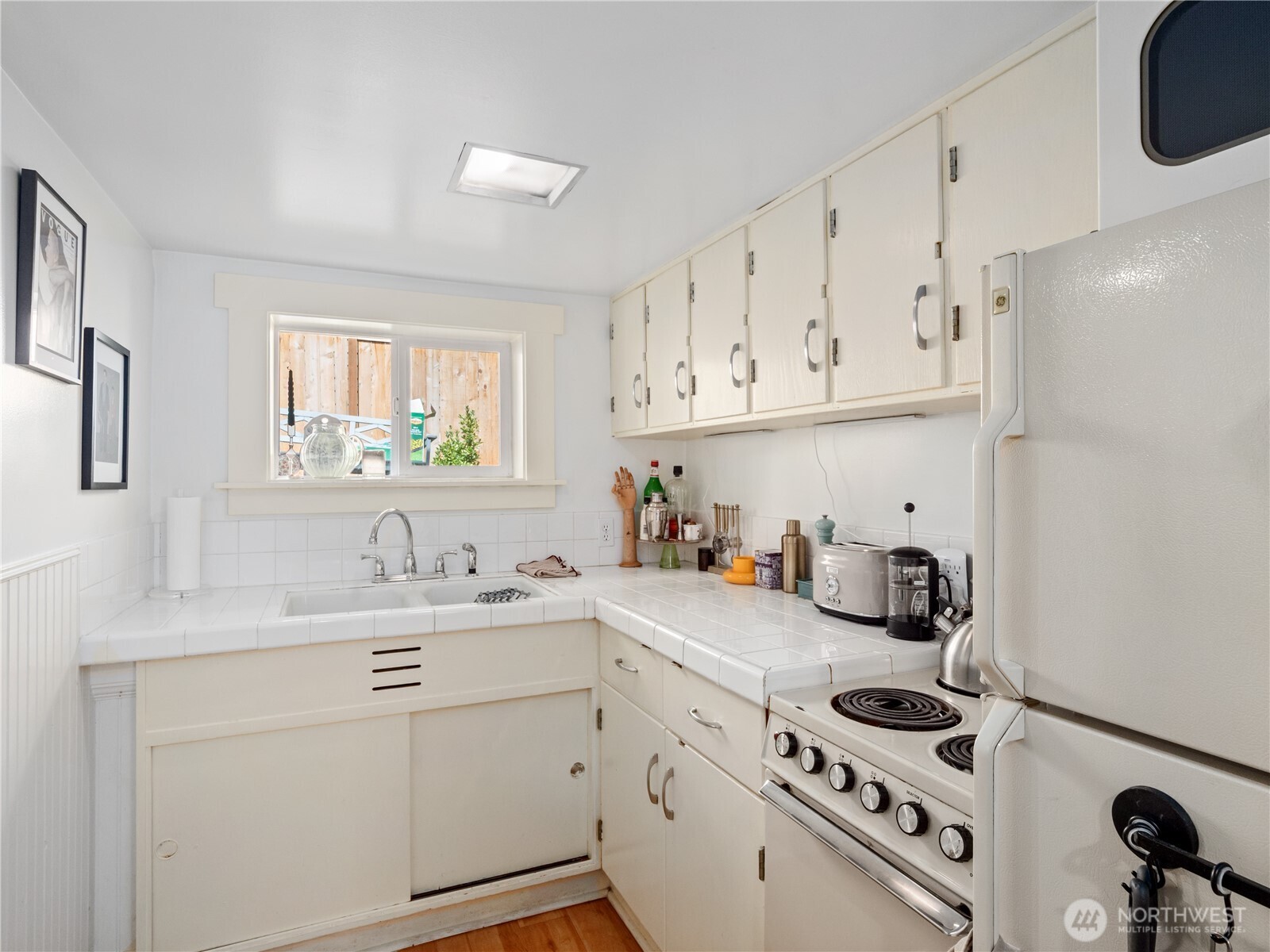 9701 Roosevelt Way NE, Seattle, WA 98115