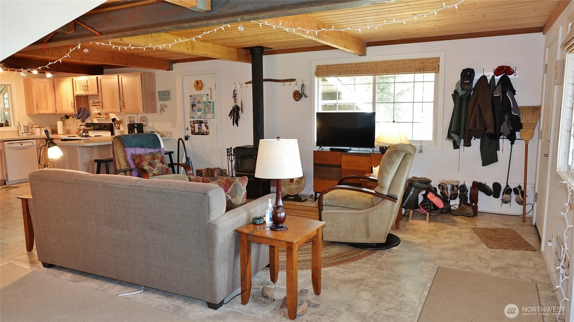 121 Oyehut Road , Hoquiam, WA 98550