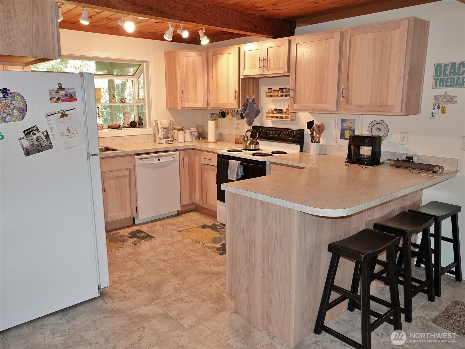 121 Oyehut Road , Hoquiam, WA 98550