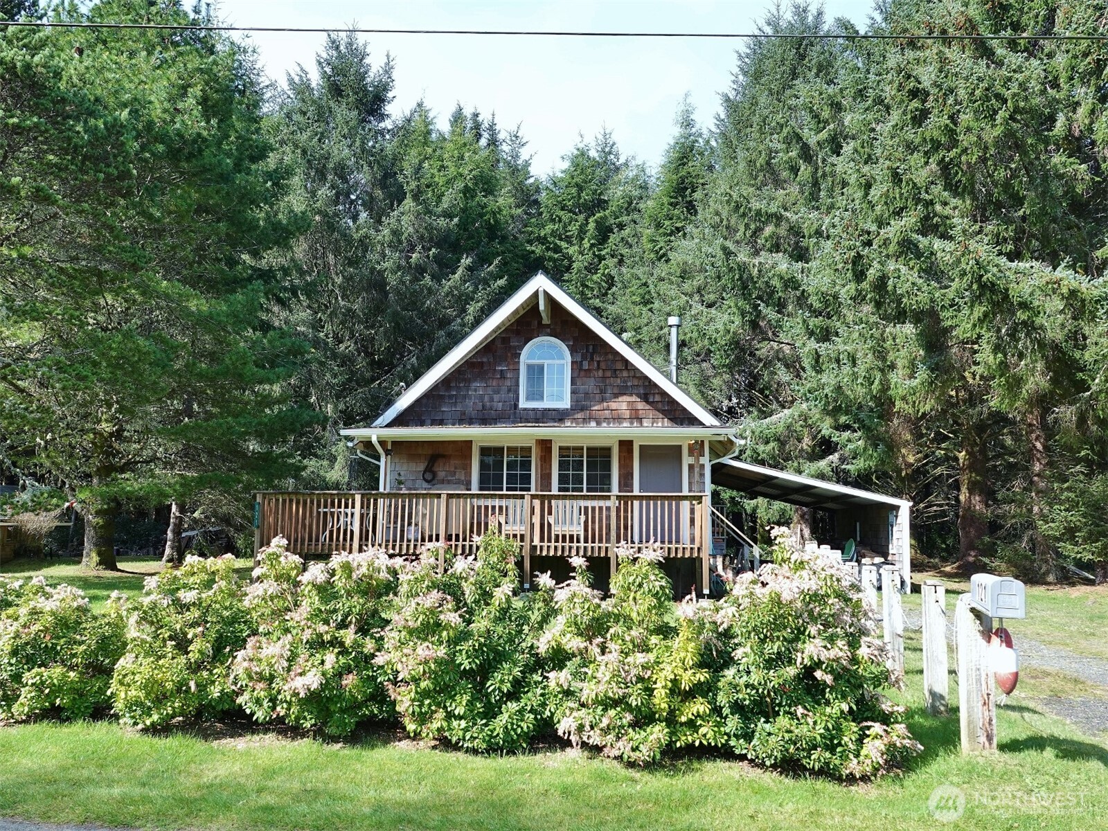 121 Oyehut Road , Hoquiam, WA 98550