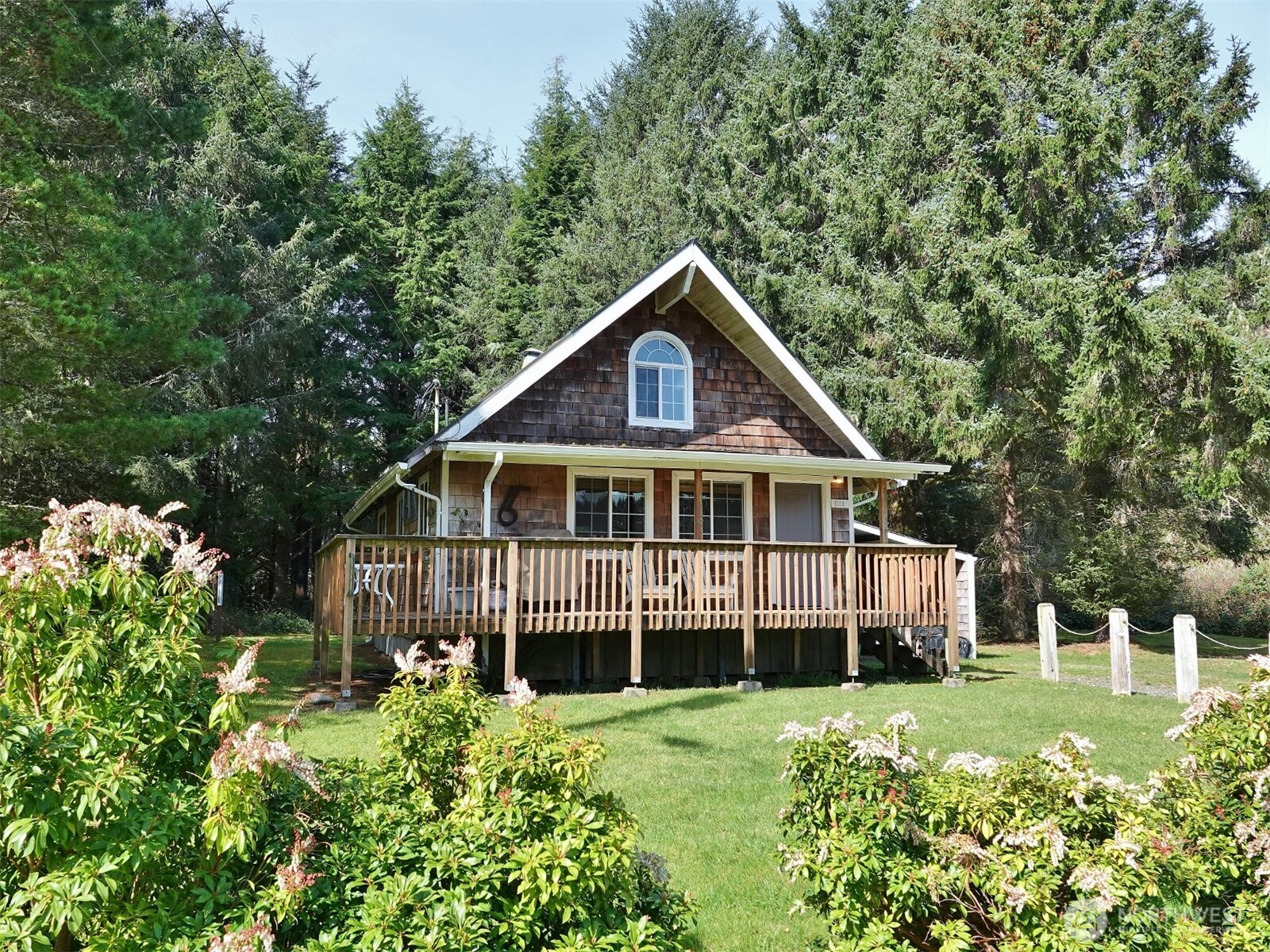 121 Oyehut Road , Hoquiam, WA 98550