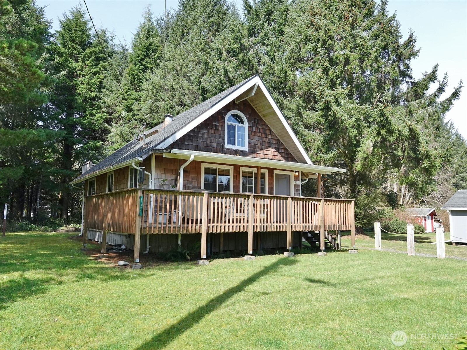 121 Oyehut Road , Hoquiam, WA 98550