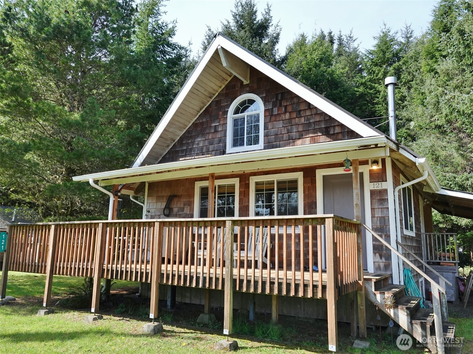 121 Oyehut Road , Hoquiam, WA 98550