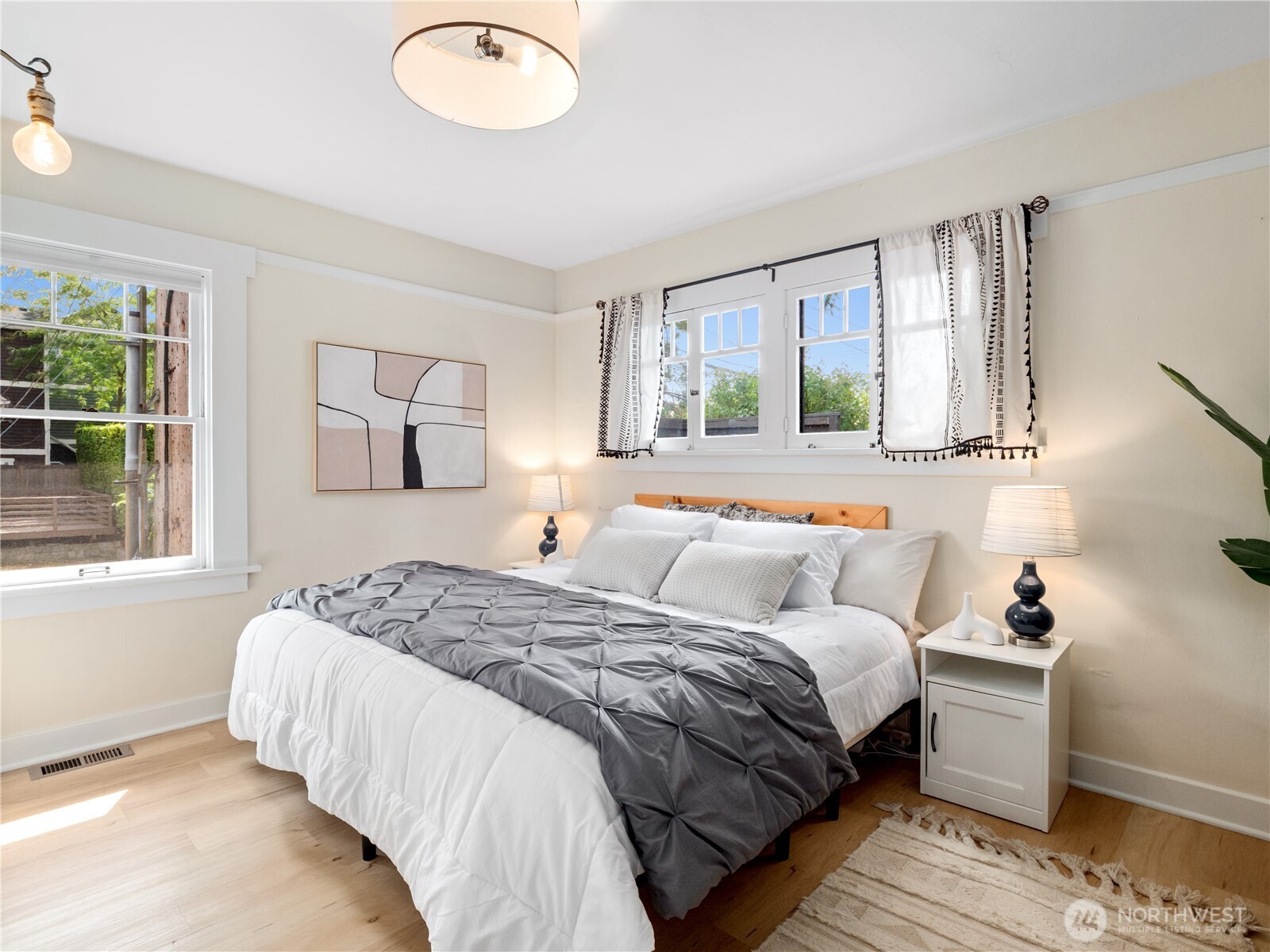 9701 Roosevelt Way NE, Seattle, WA 98115