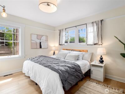 9701 Roosevelt Way NE, Seattle, WA 98115 - Photo 12