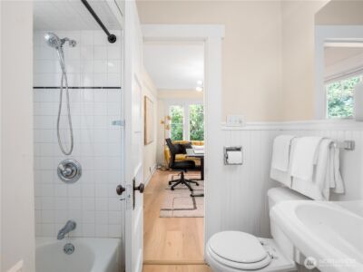 9701 Roosevelt Way NE, Seattle, WA 98115 - Photo 13