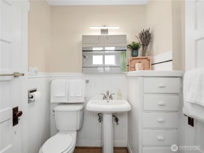 9701 Roosevelt Way NE, Seattle, WA 98115 - Photo 14