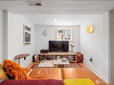 9701 Roosevelt Way NE, Seattle, WA 98115 - Photo 24