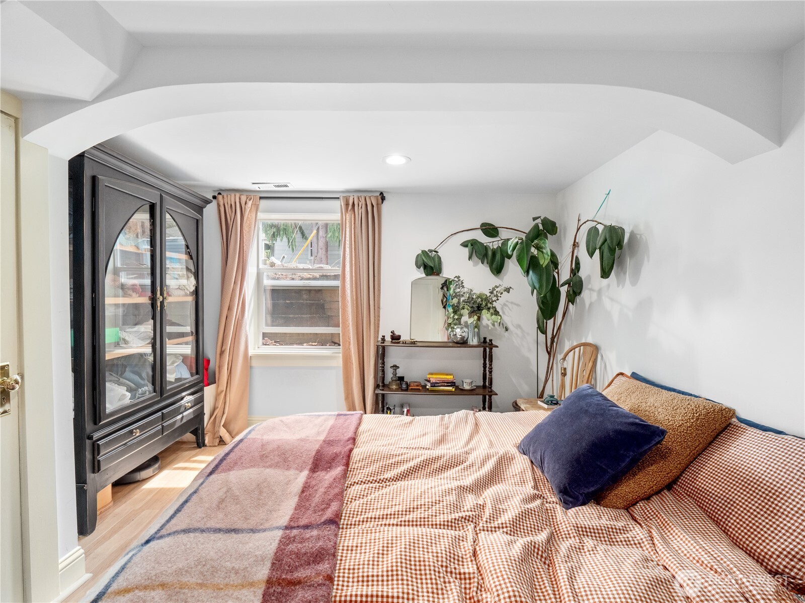 9701 Roosevelt Way NE, Seattle, WA 98115