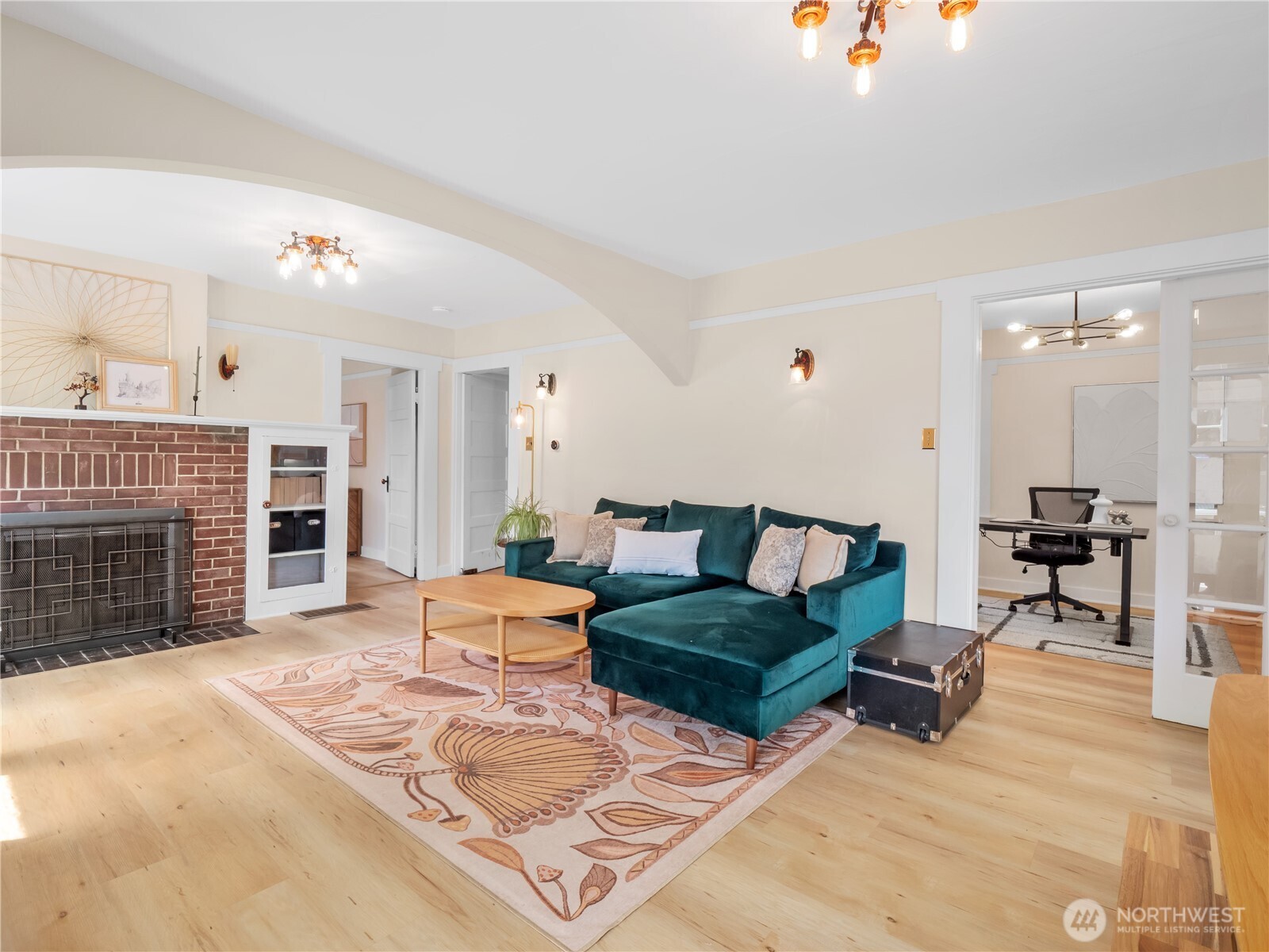 9701 Roosevelt Way NE, Seattle, WA 98115